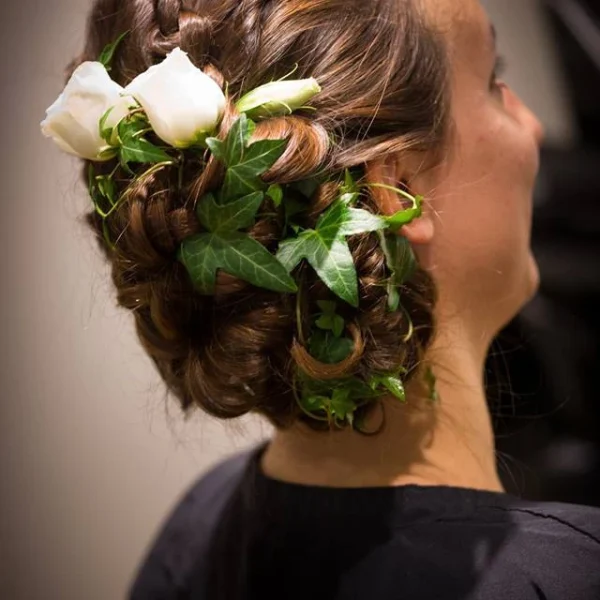 Réalisation d'une coiffure femme à Angers par 7ème Rue