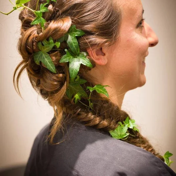 Réalisation d'une coiffure femme à Angers par 7ème Rue