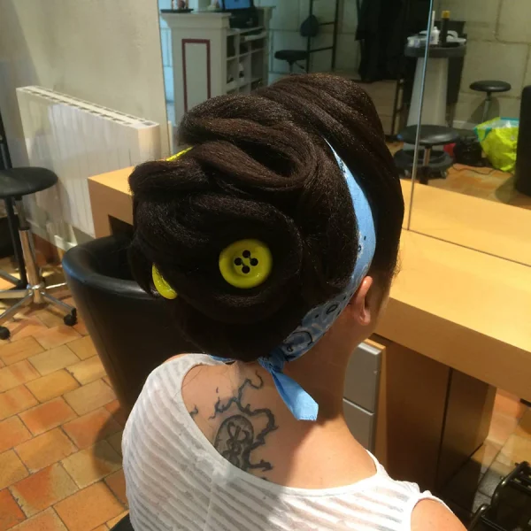 Réalisation d'une coiffure femme à Angers par 7ème Rue