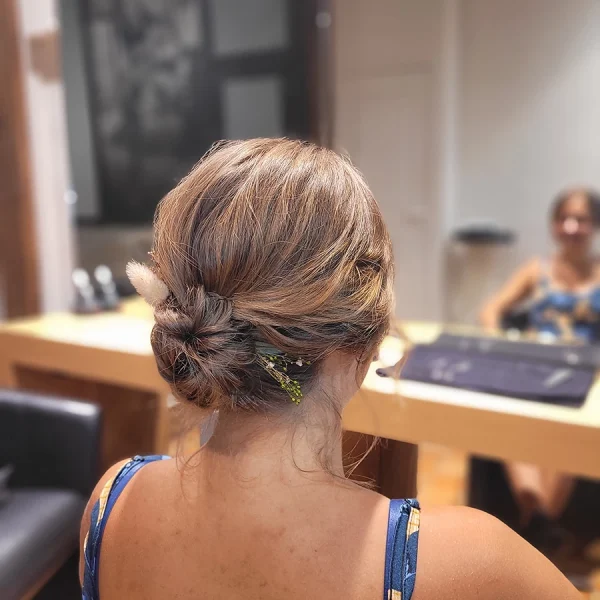 Réalisation d'une coiffure femme à Angers par 7ème Rue